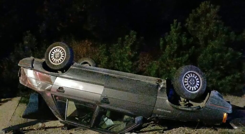 corum-samsun-kara-yolunda-devrilen-otomobilde-1-kisi-oldu-2-kisi-yaralandi-dpaVLNi5