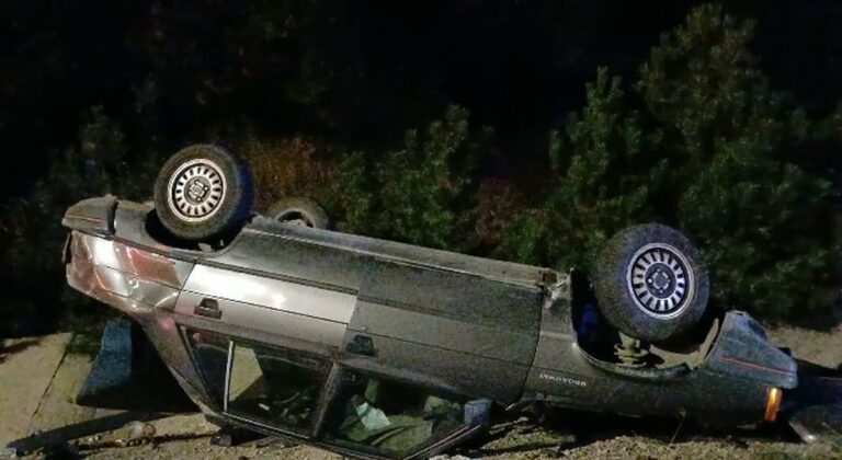 corum-samsun-kara-yolunda-devrilen-otomobilde-1-kisi-oldu-2-kisi-yaralandi-dpaVLNi5