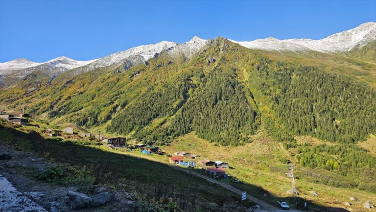 rize-camlihemsinde-kackar-daglarinda-sonbahar-ve-kar-manzarasi-dronla-goruntulendi-BQHi6j5M
